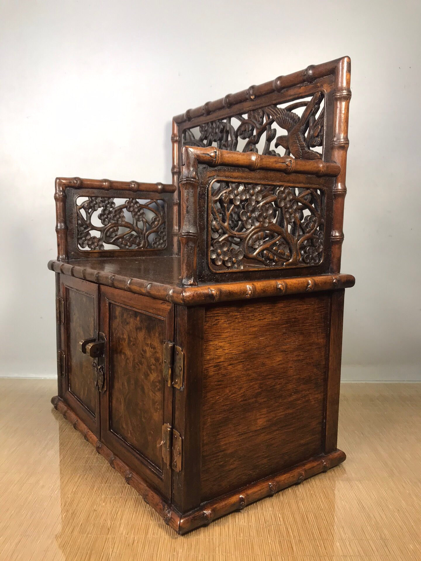 Chinese antique rosewood antique cabinet