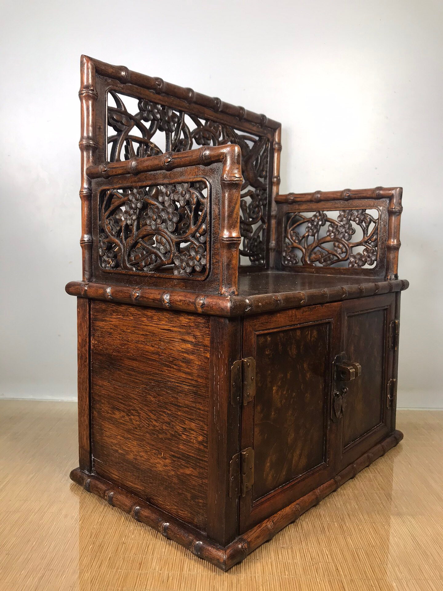 Chinese antique rosewood antique cabinet