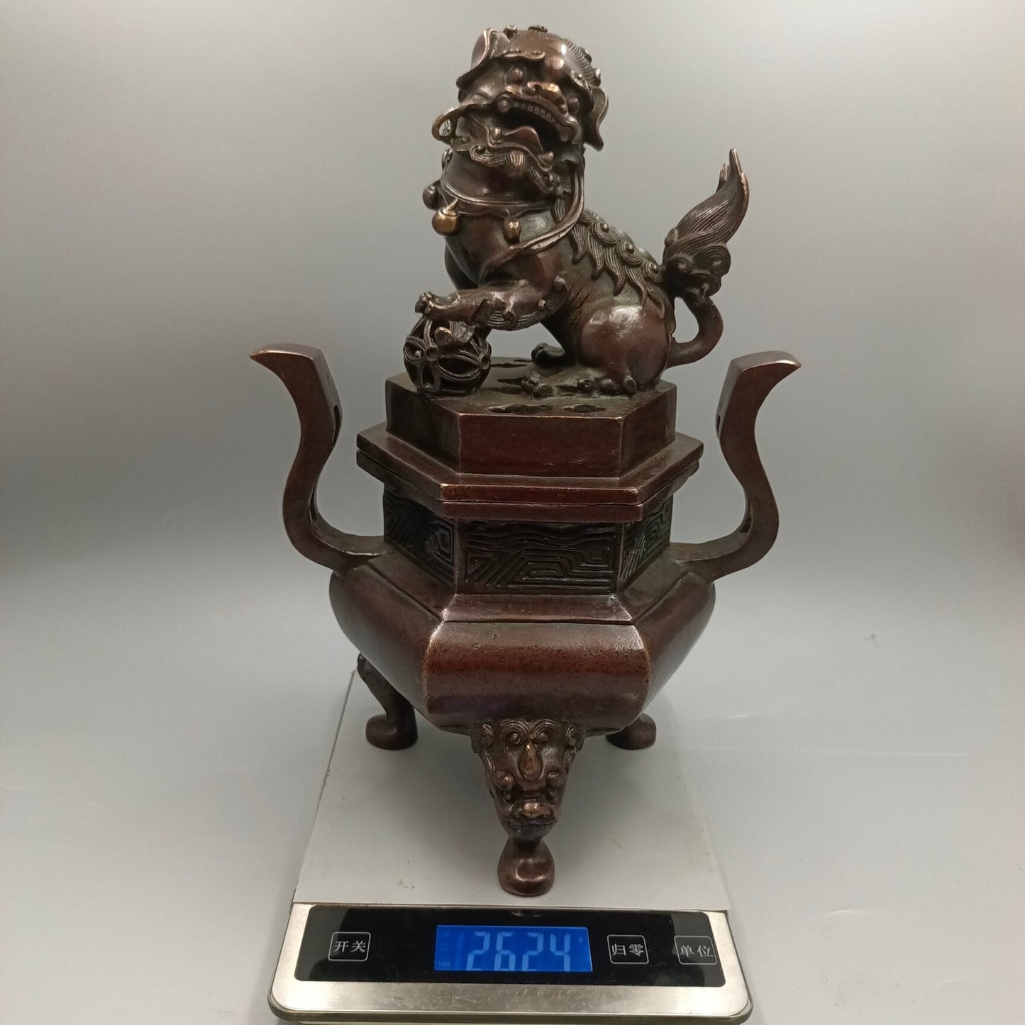Chinese antique Ruyi ear lion foot embroidered ball lion lid copper incense burner