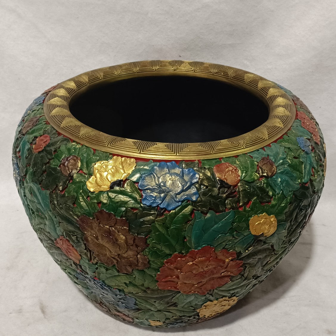Lacquerware cylinder