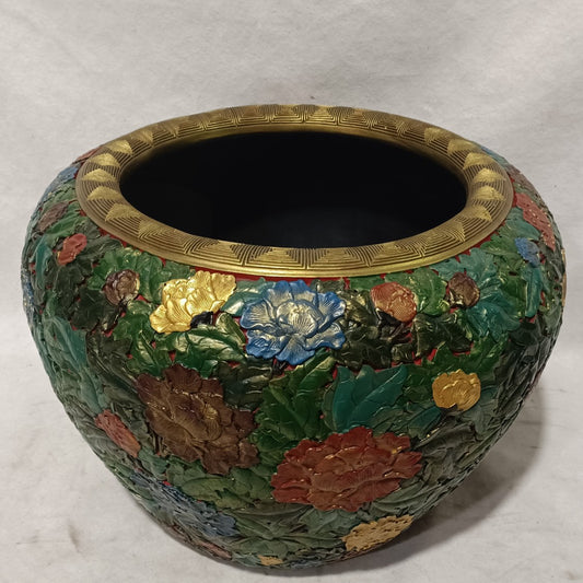 Lacquerware cylinder