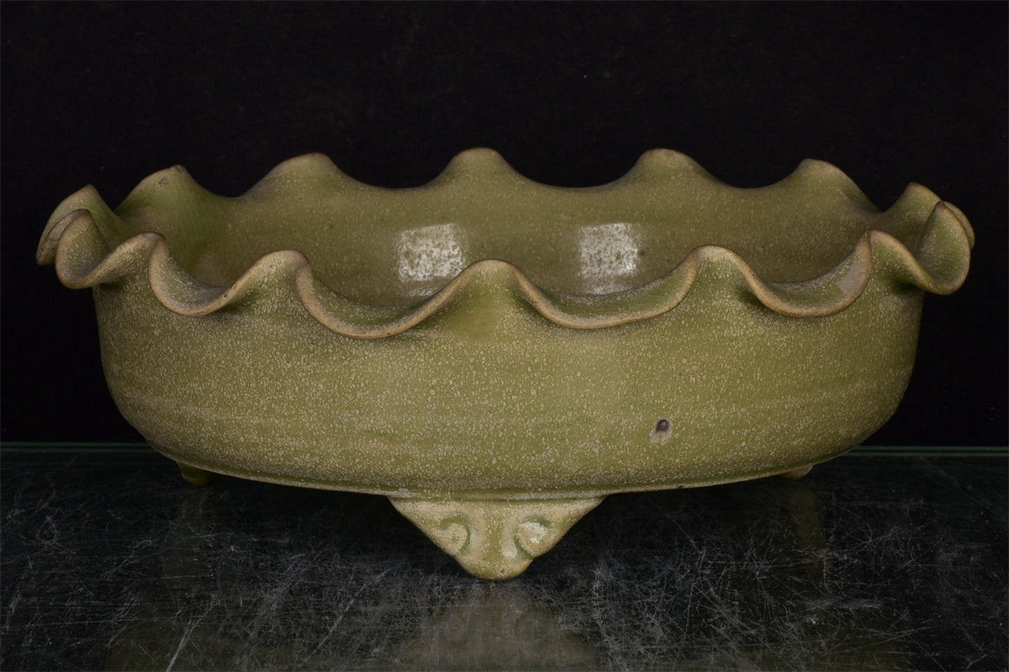 Chinese antique relief flower mouth three legged wash