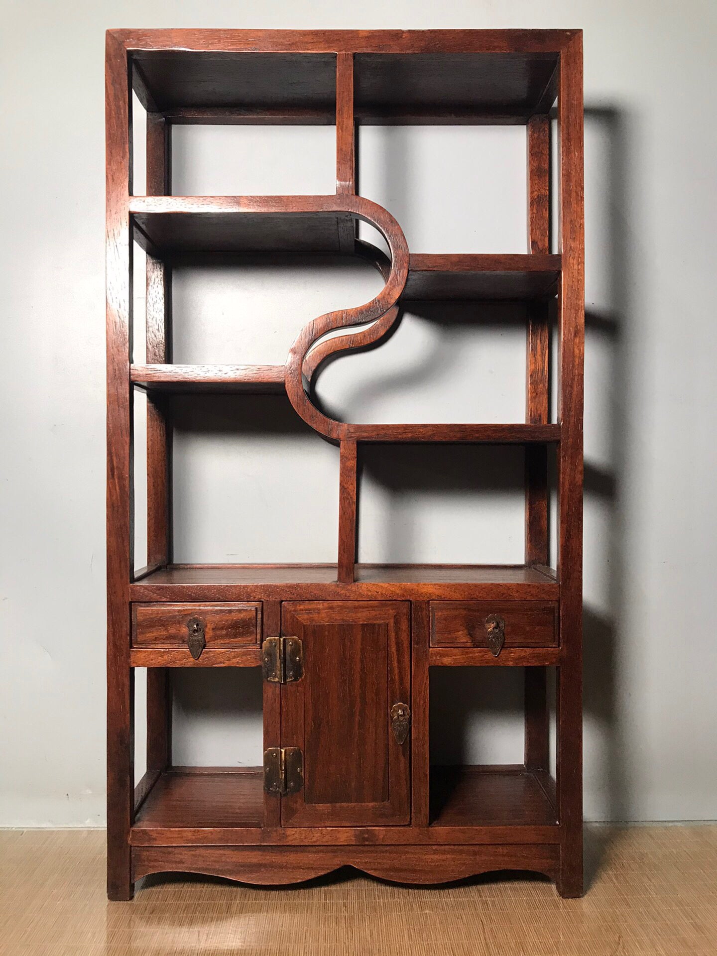 Chinese antique rosewood antique cabinet