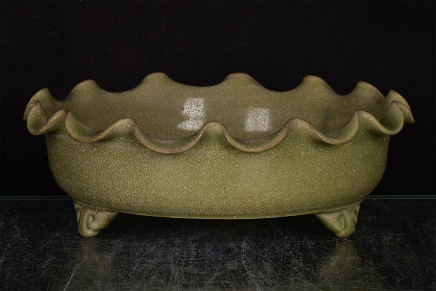 Chinese antique relief flower mouth three legged wash