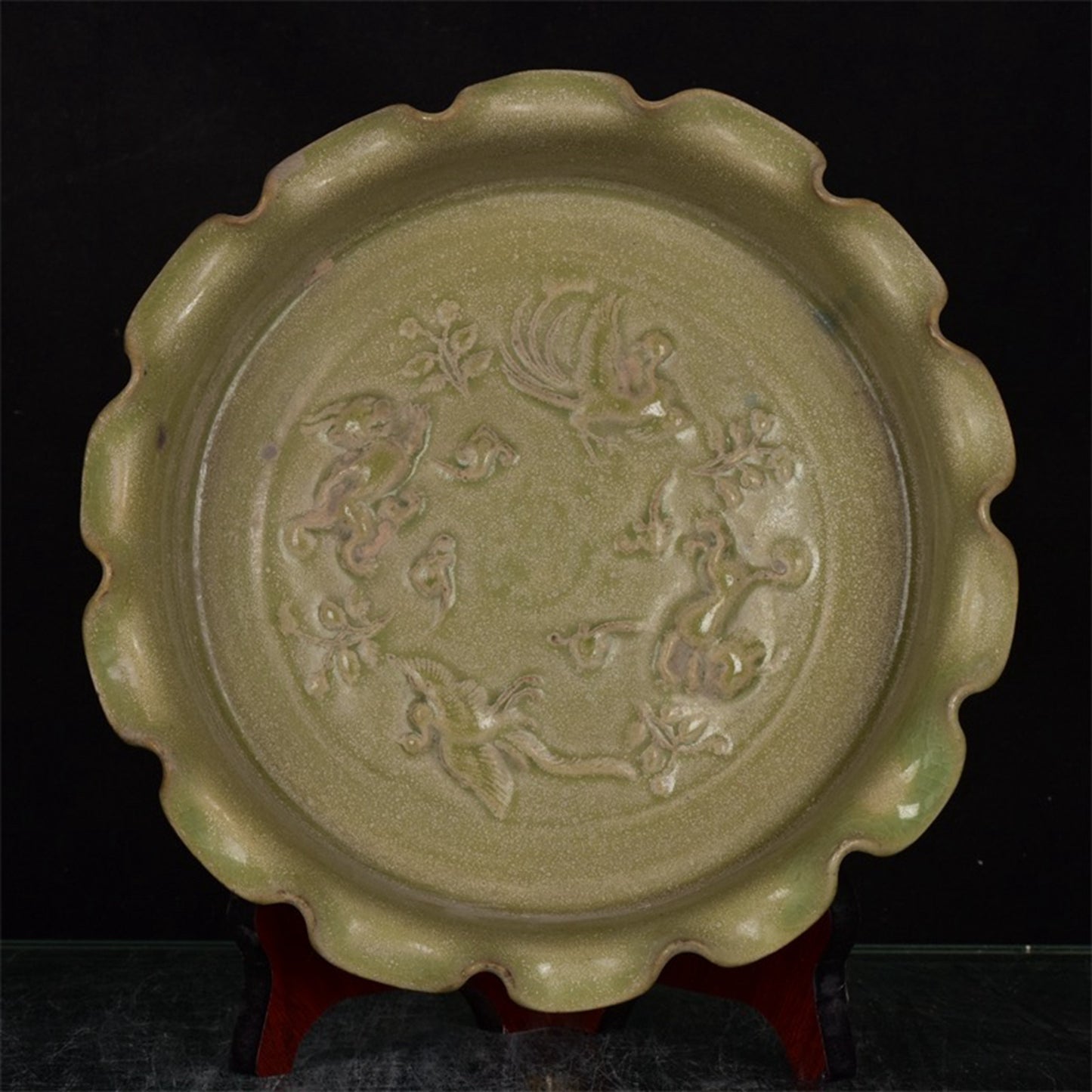 Chinese antique relief flower mouth three legged wash