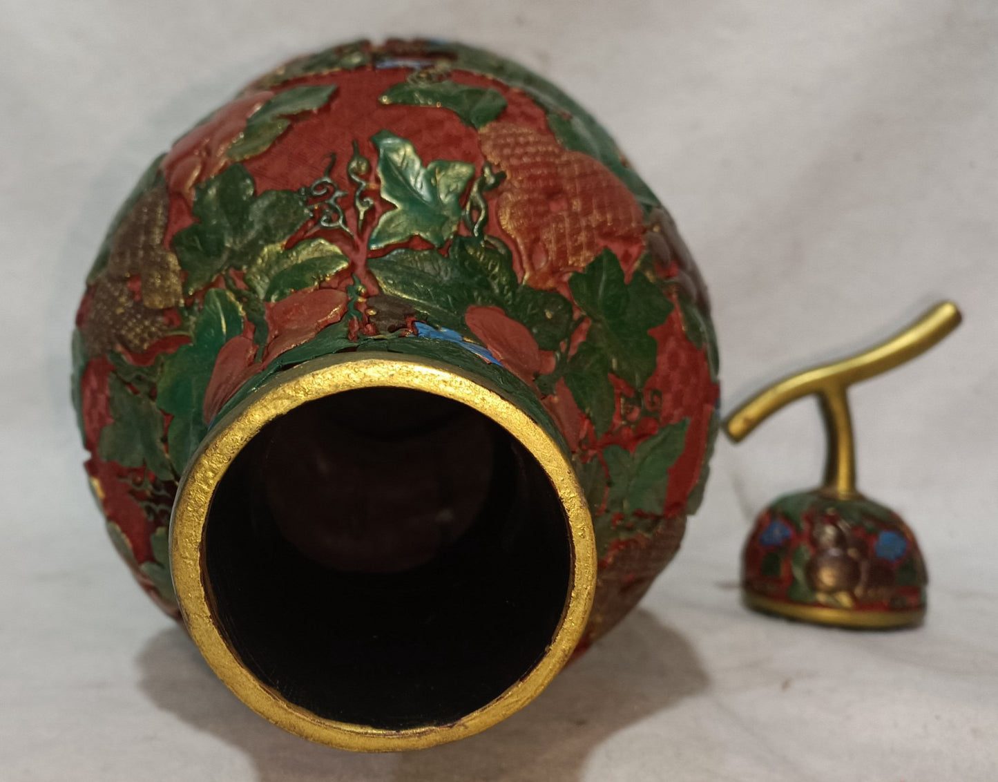 A pair of lacquerware, gourd, and vase