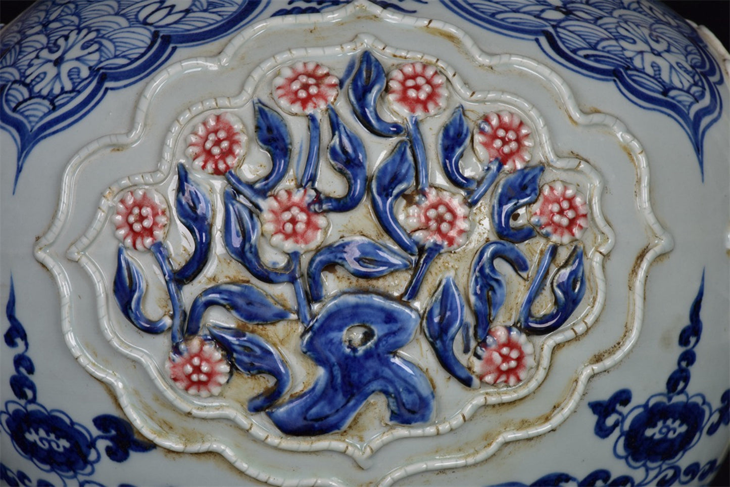 Chinese antique blue and white glazed red flower jar