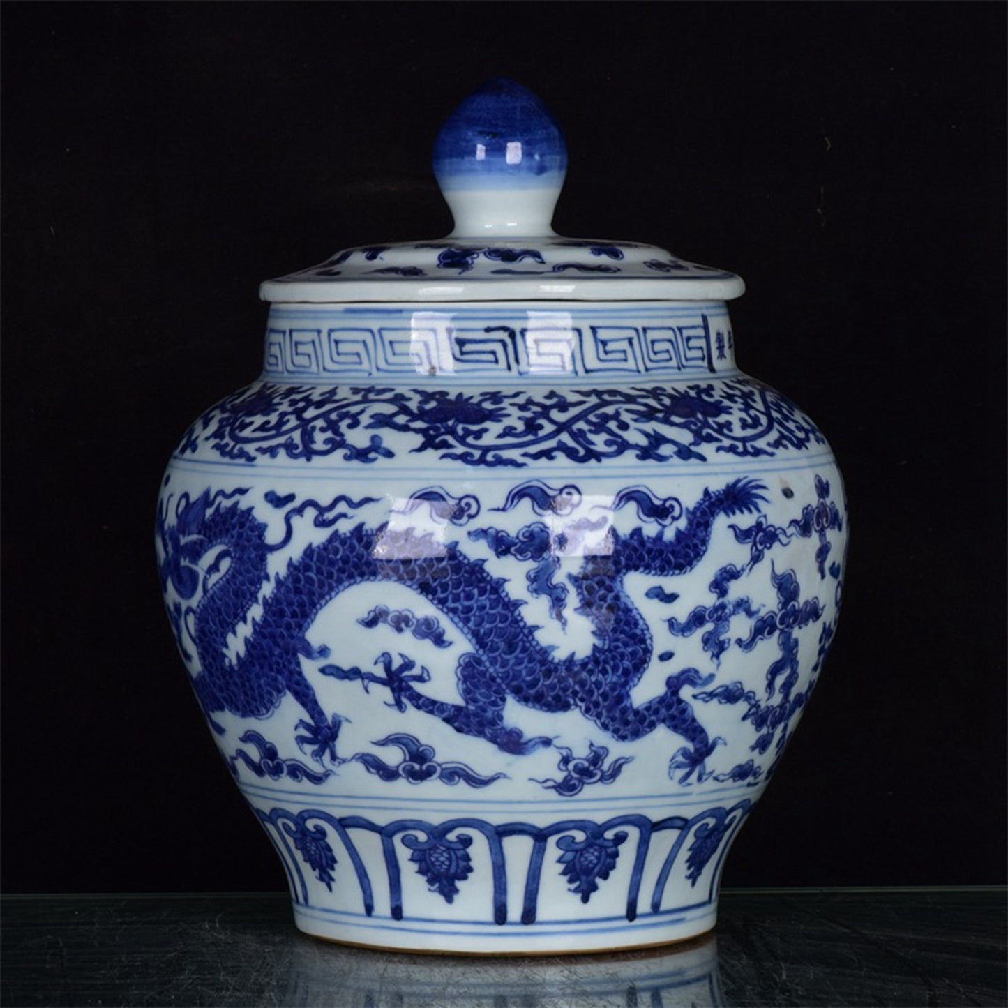 Chinese antique blue and white auspicious cloud dragon patterned lid jar