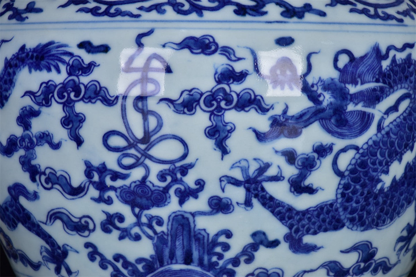 Chinese antique blue and white auspicious cloud dragon patterned lid jar