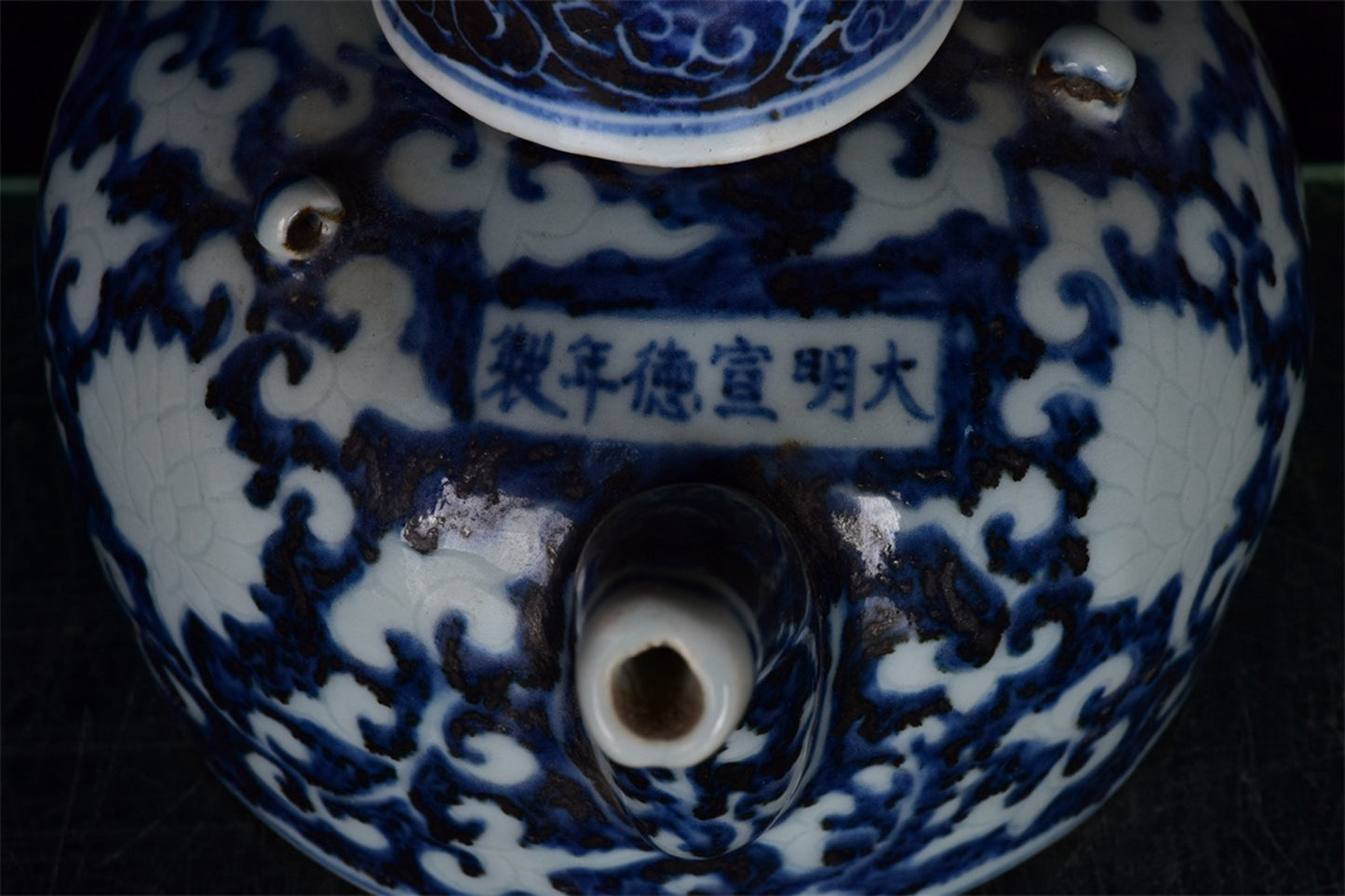 Chinese antique blue and white leaves with tangled branches and floral patterns, three series bamboo pot