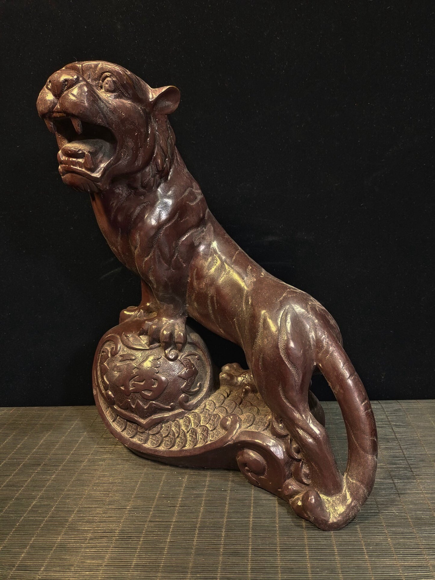 Chinese antique pure copper "Rising Tiger Step by Step"