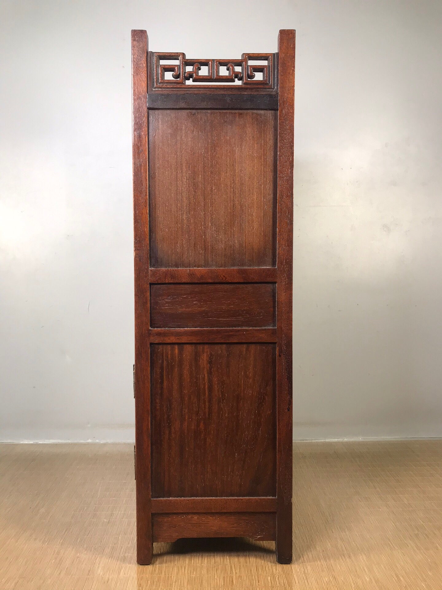 Chinese antique rosewood tea cabinet