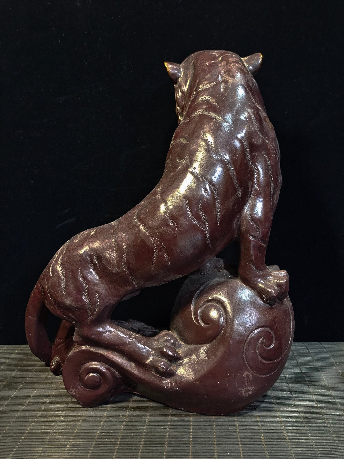 Chinese antique pure copper "Rising Tiger Step by Step"
