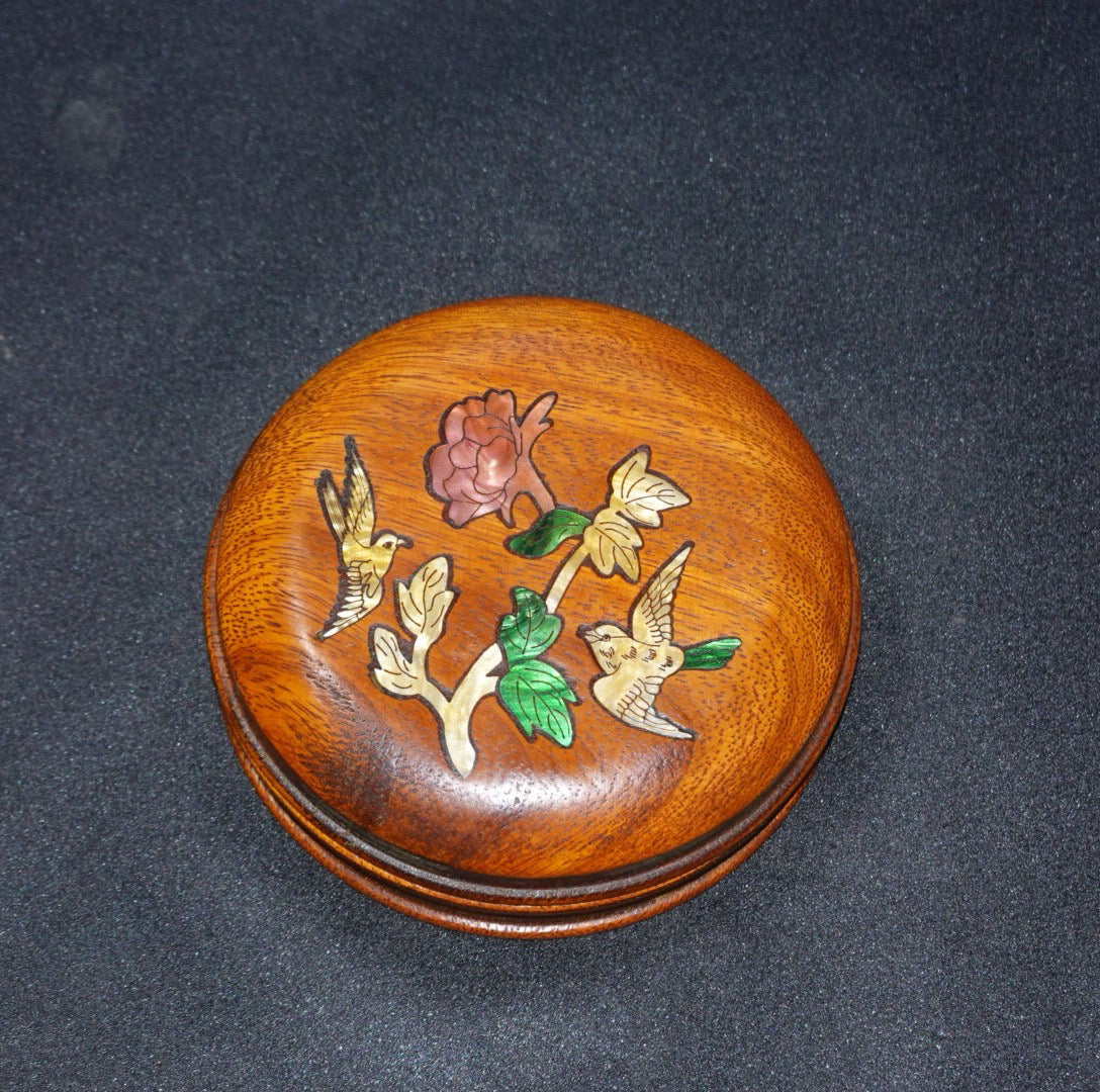 Pear wood inlaid shell jewelry box