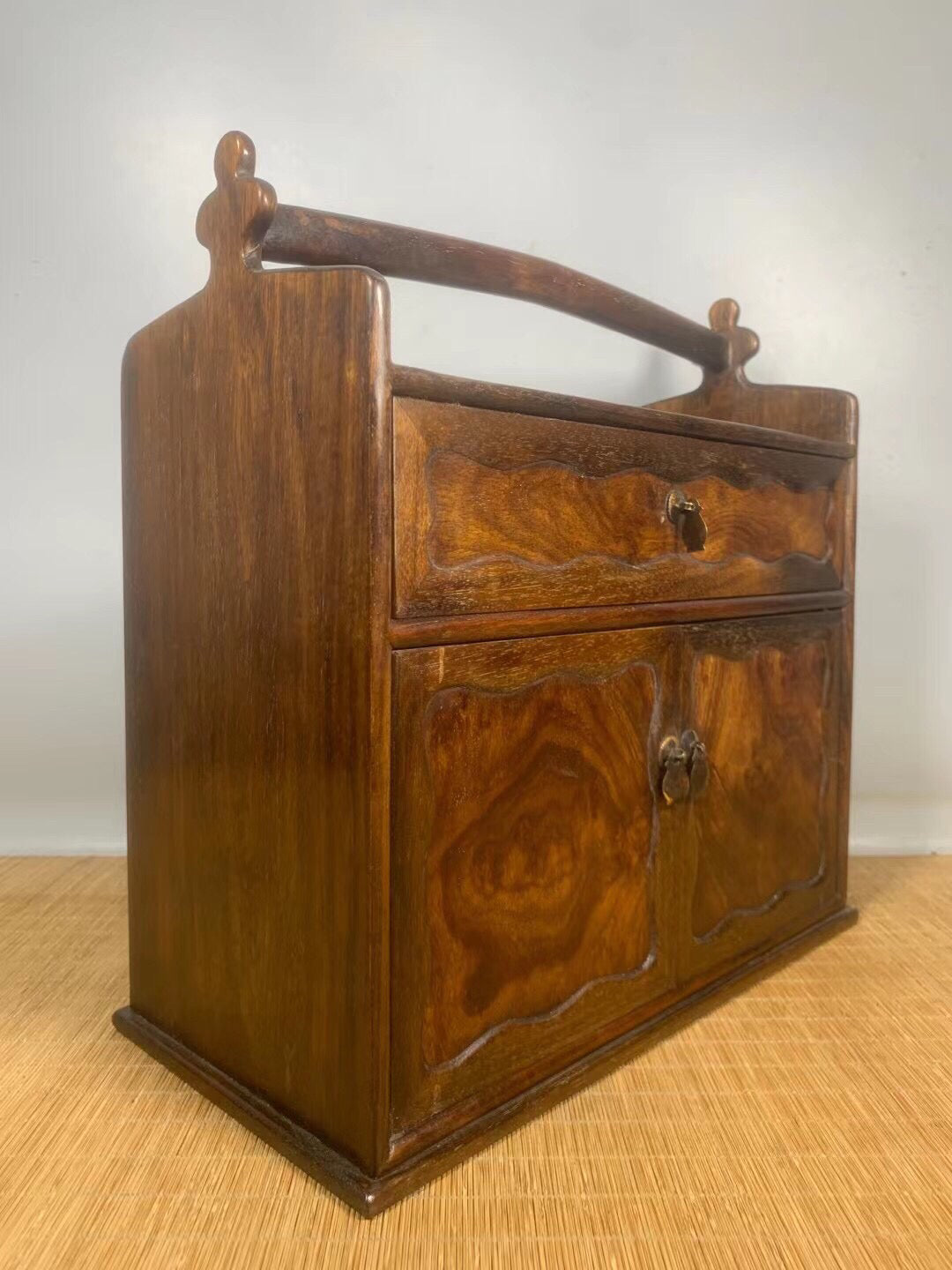 Chinese antique pear wood lifting beam box