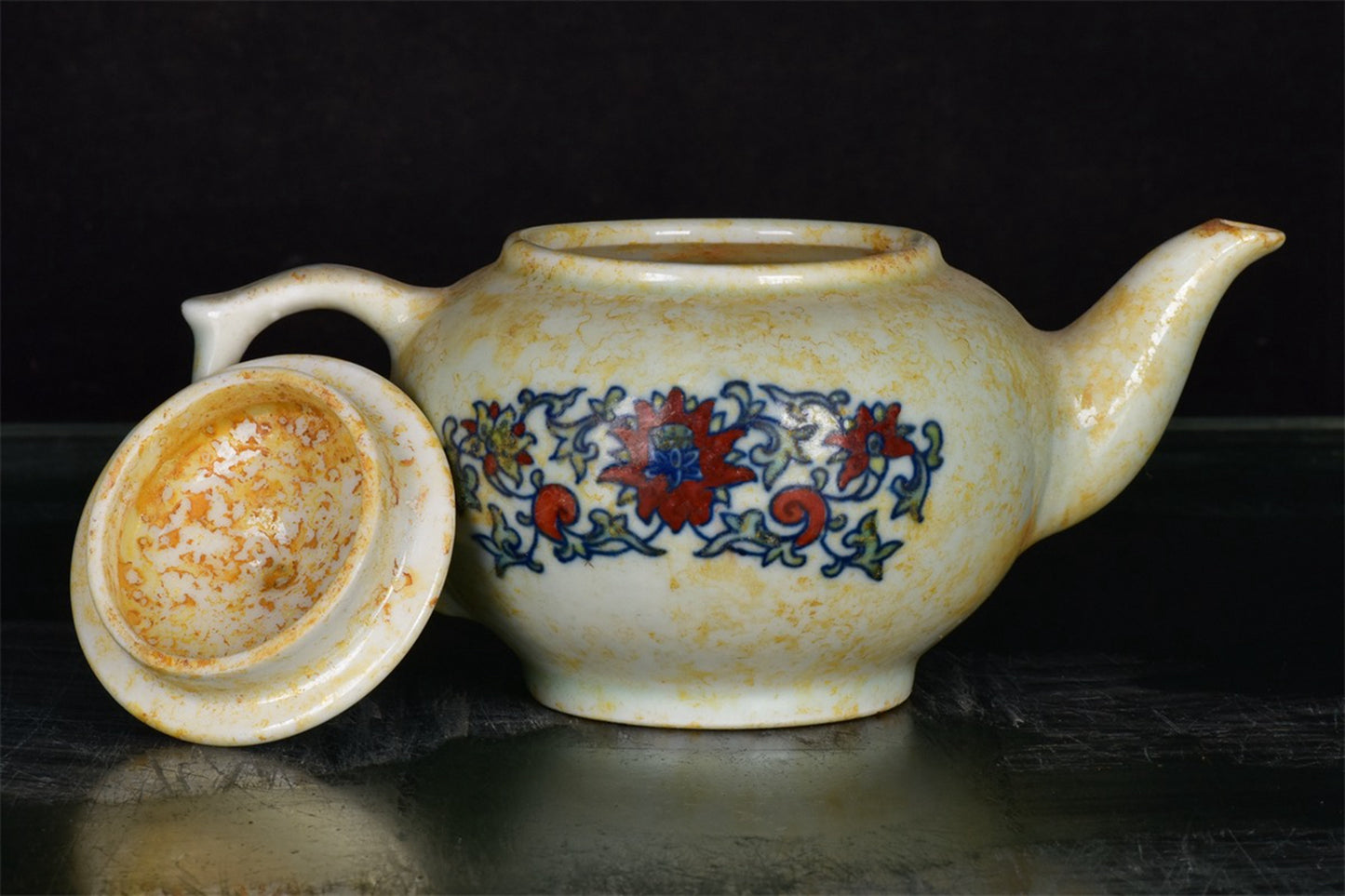 Chinese Antique Doucai Flower Pattern Pot
