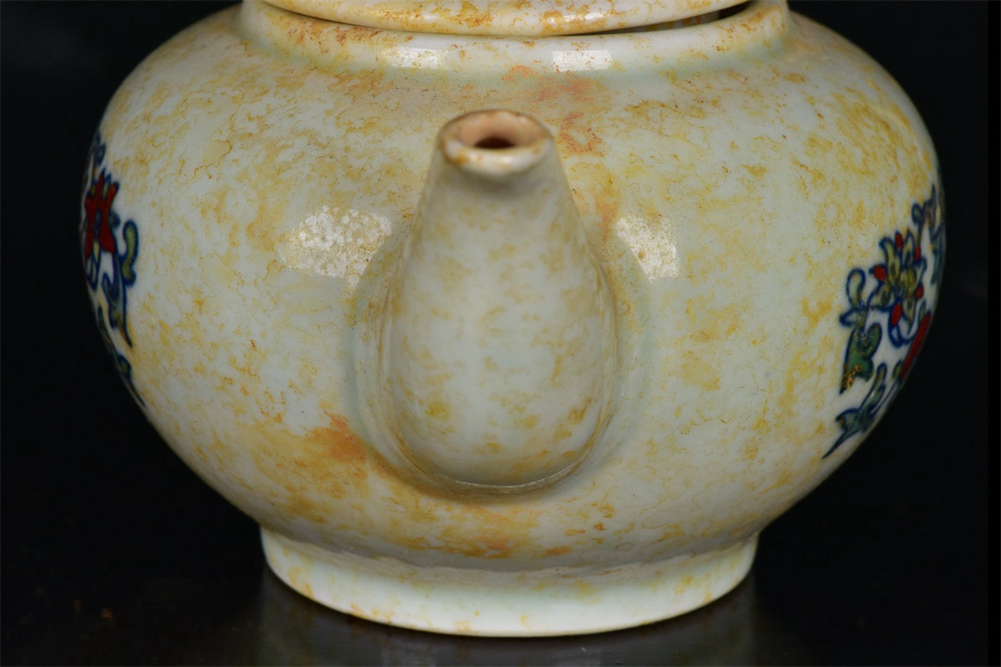 Chinese Antique Doucai Flower Pattern Pot