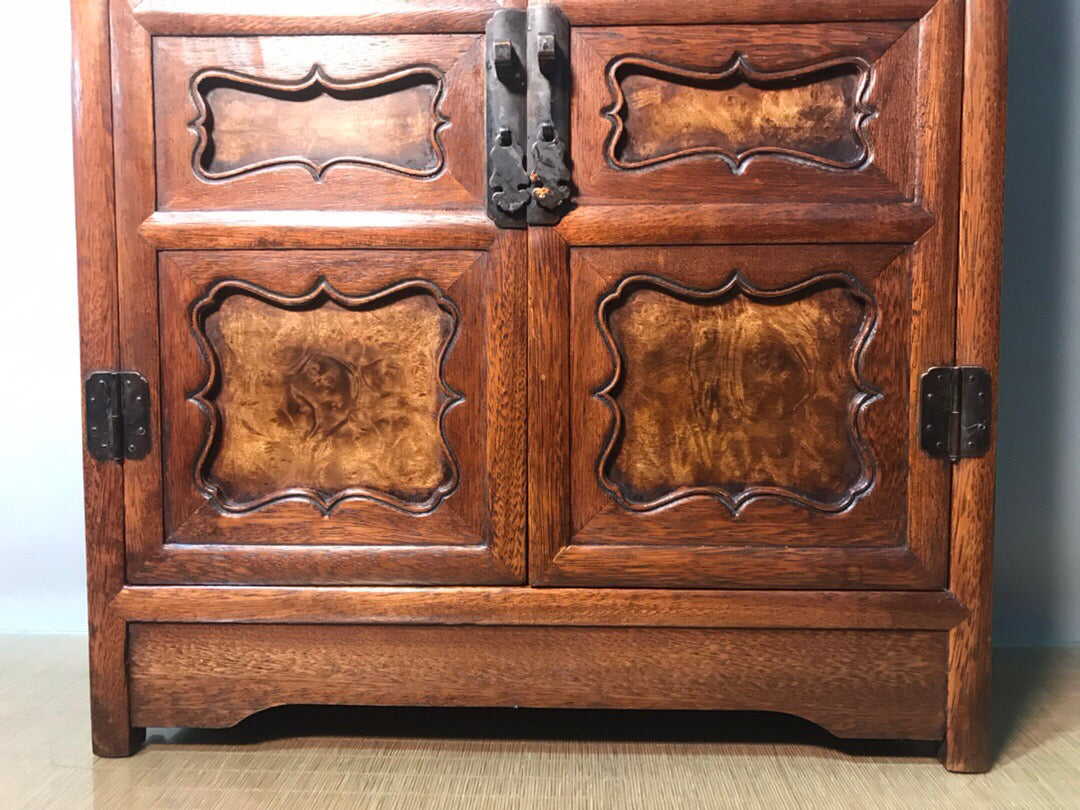 Chinese antique rosewood Wanli cabinet