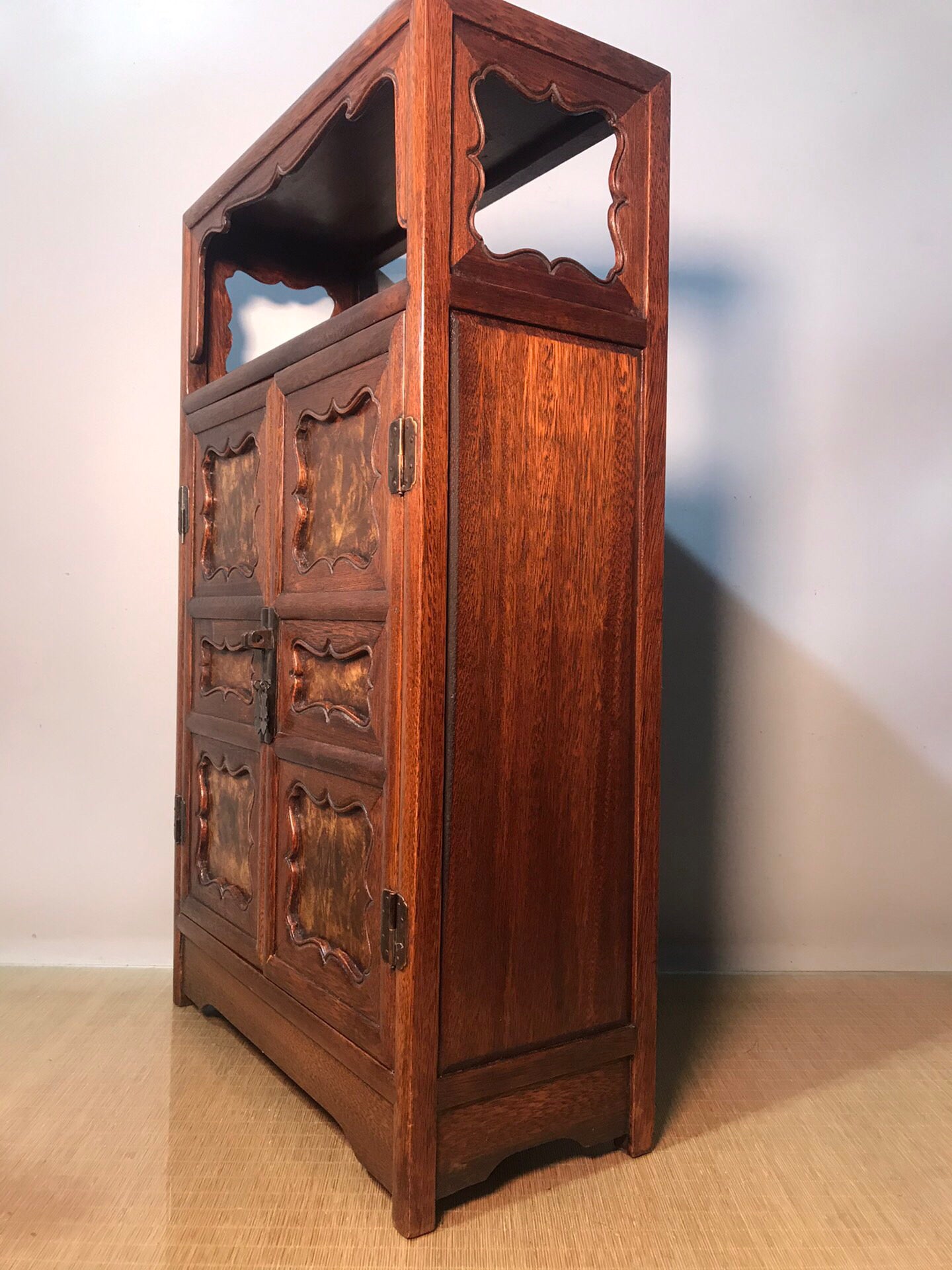 Chinese antique rosewood Wanli cabinet