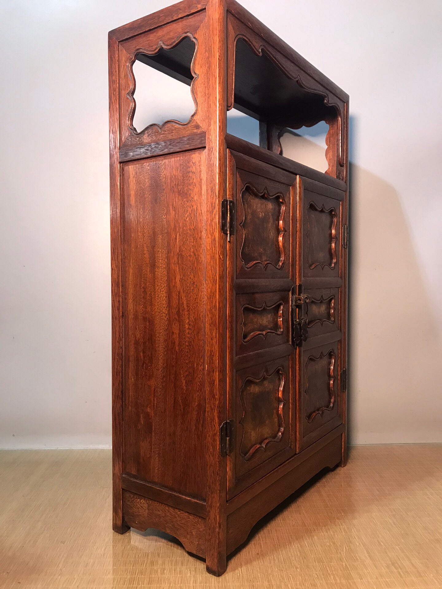 Chinese antique rosewood Wanli cabinet