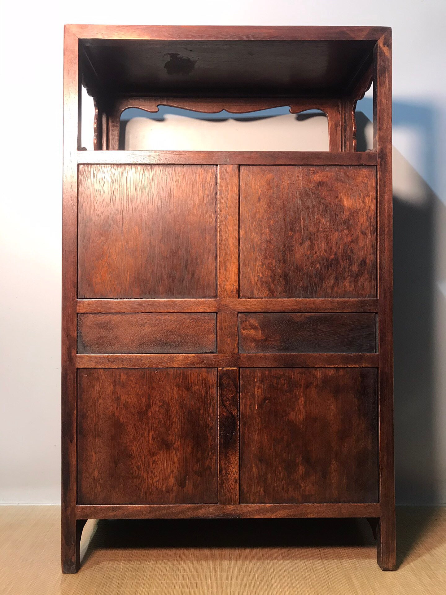 Chinese antique rosewood Wanli cabinet