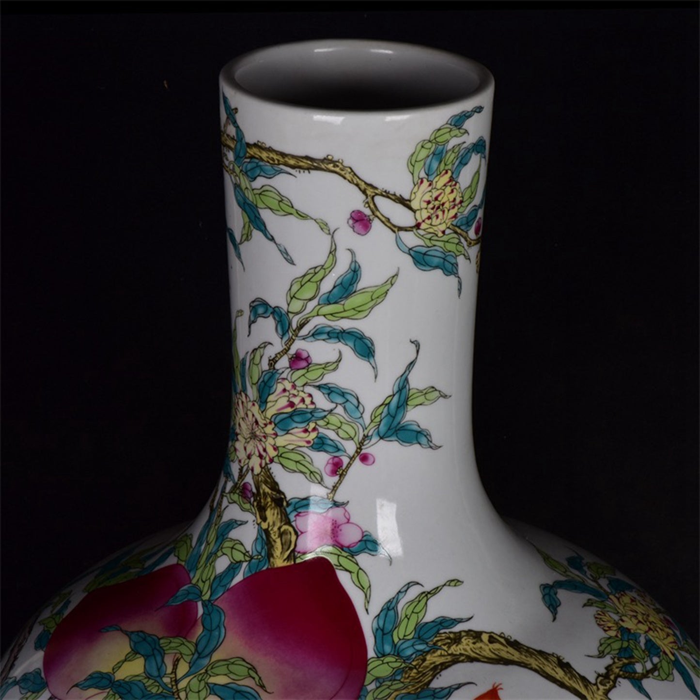 Chinese Antique Pink Nine Peach Sky Ball Bottle