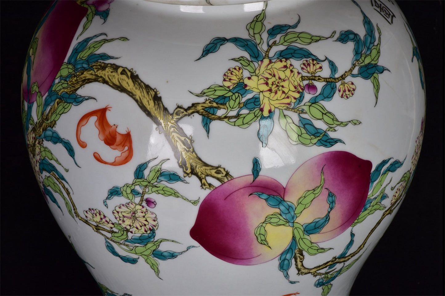 Chinese Antique Pink Nine Peach General Jar