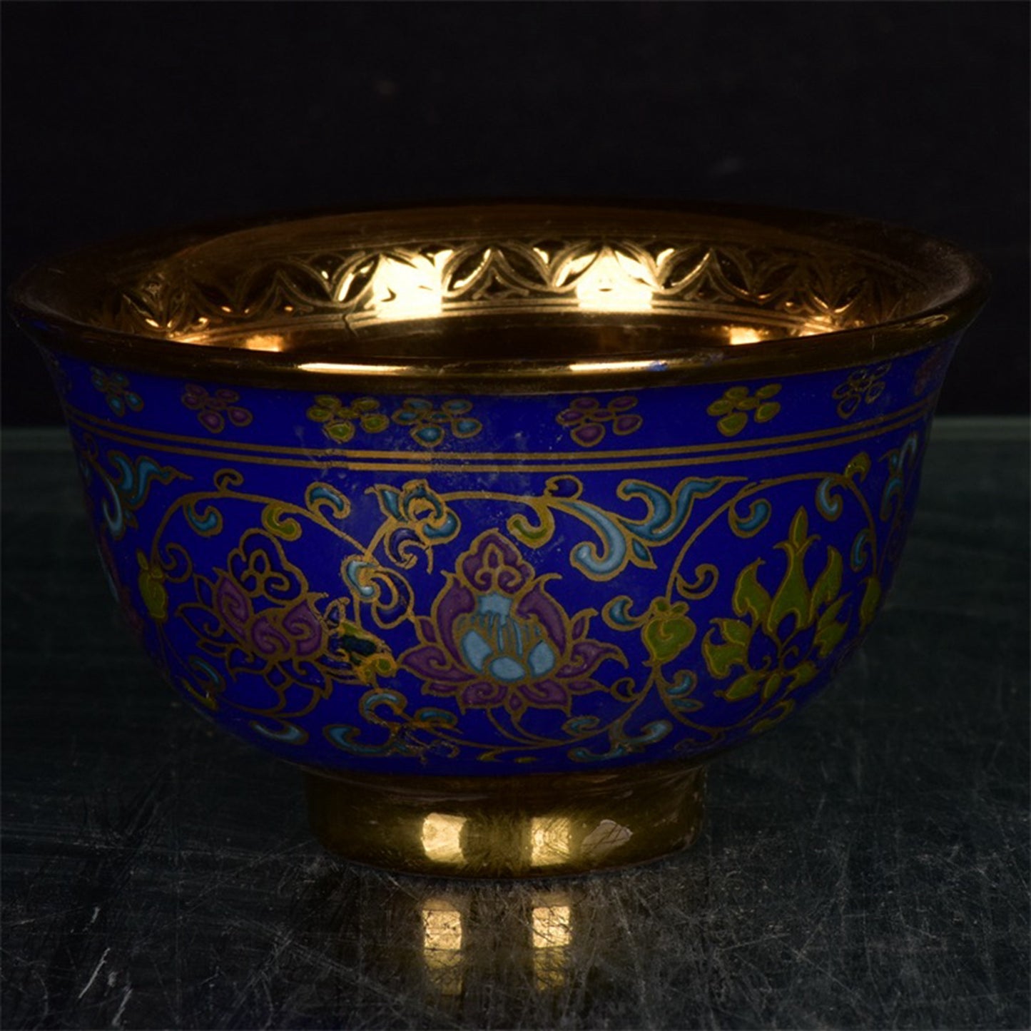 Chinese Antique Flower Pattern Gilded Hand Pressing Cup