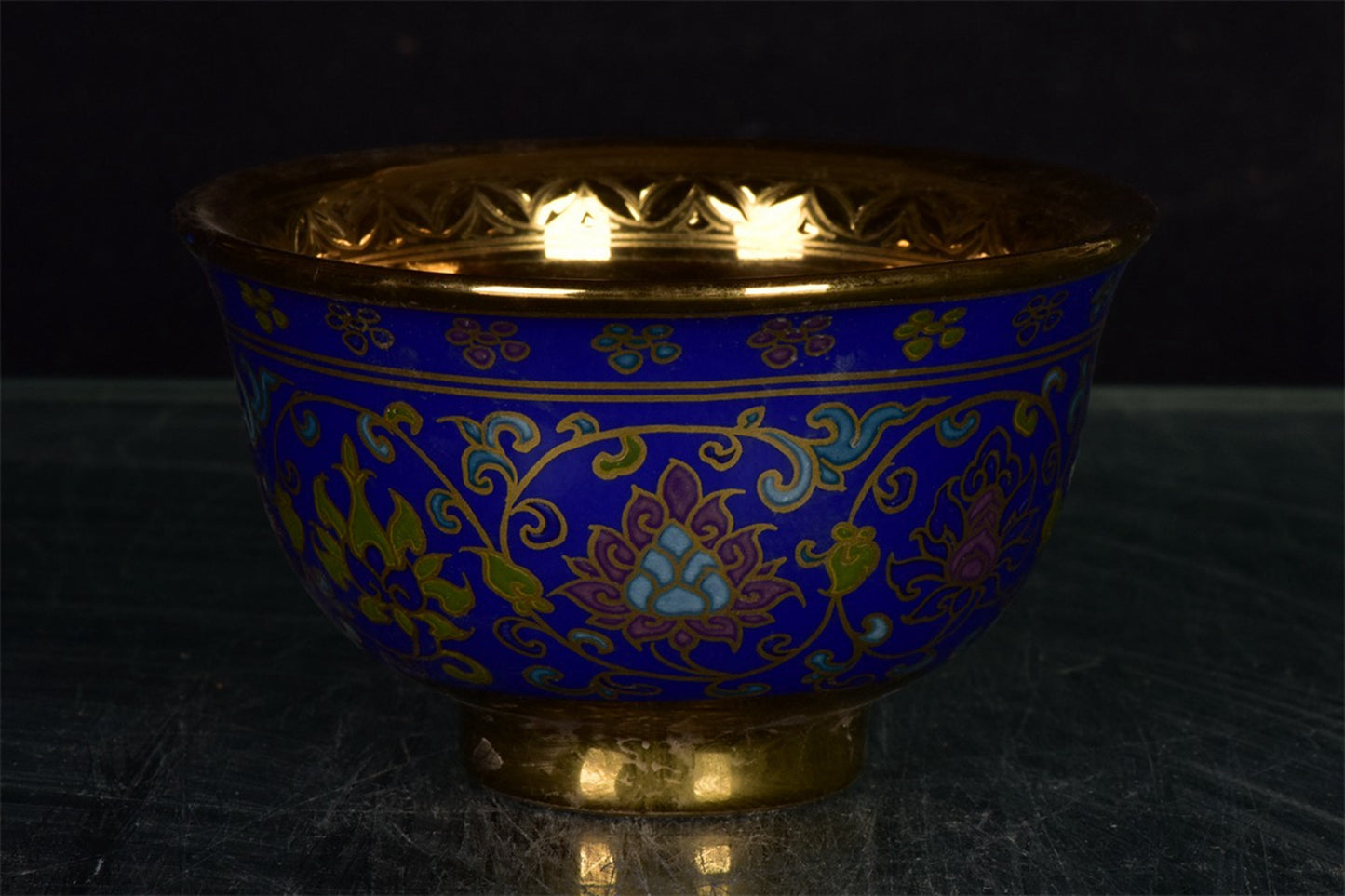 Chinese Antique Flower Pattern Gilded Hand Pressing Cup