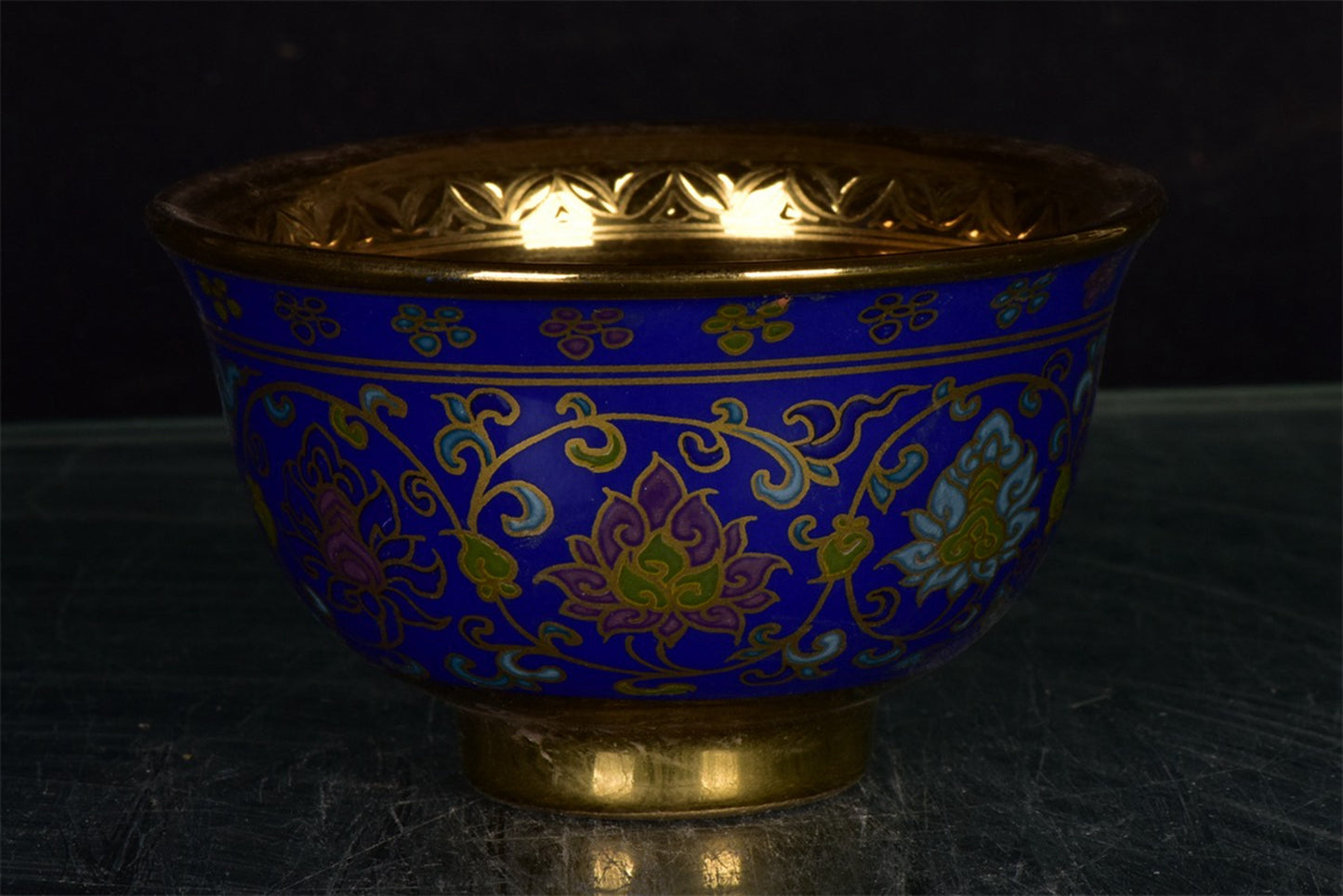 Chinese Antique Flower Pattern Gilded Hand Pressing Cup