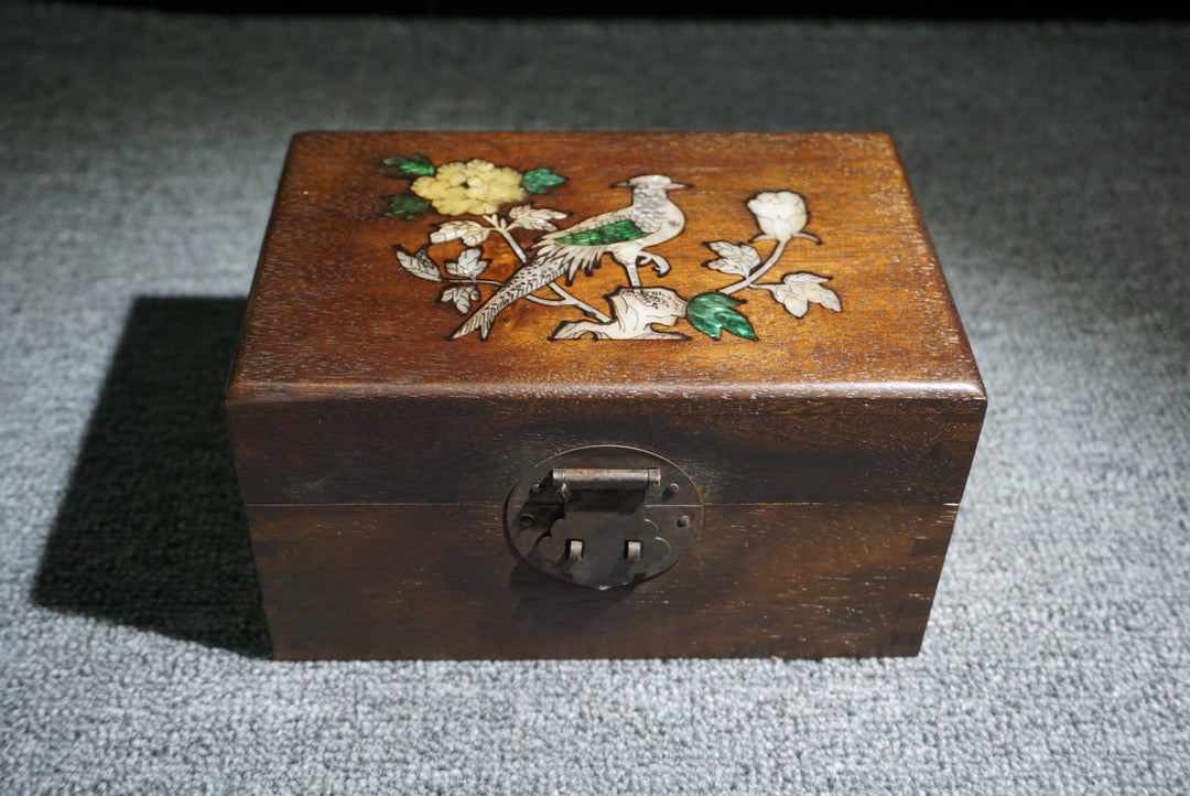 Chinese antique rosewood inlaid shell box