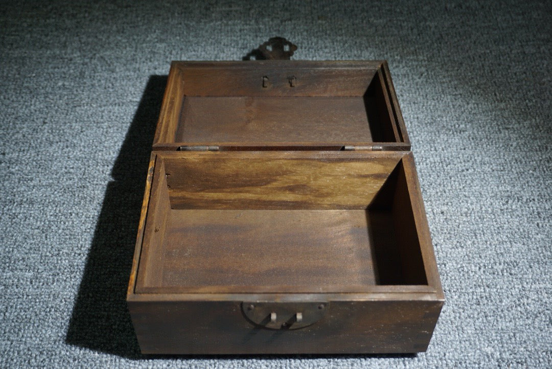 Chinese antique rosewood inlaid shell box