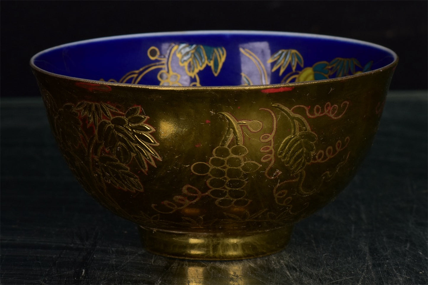 Chinese Antique Grape Pattern Cup
