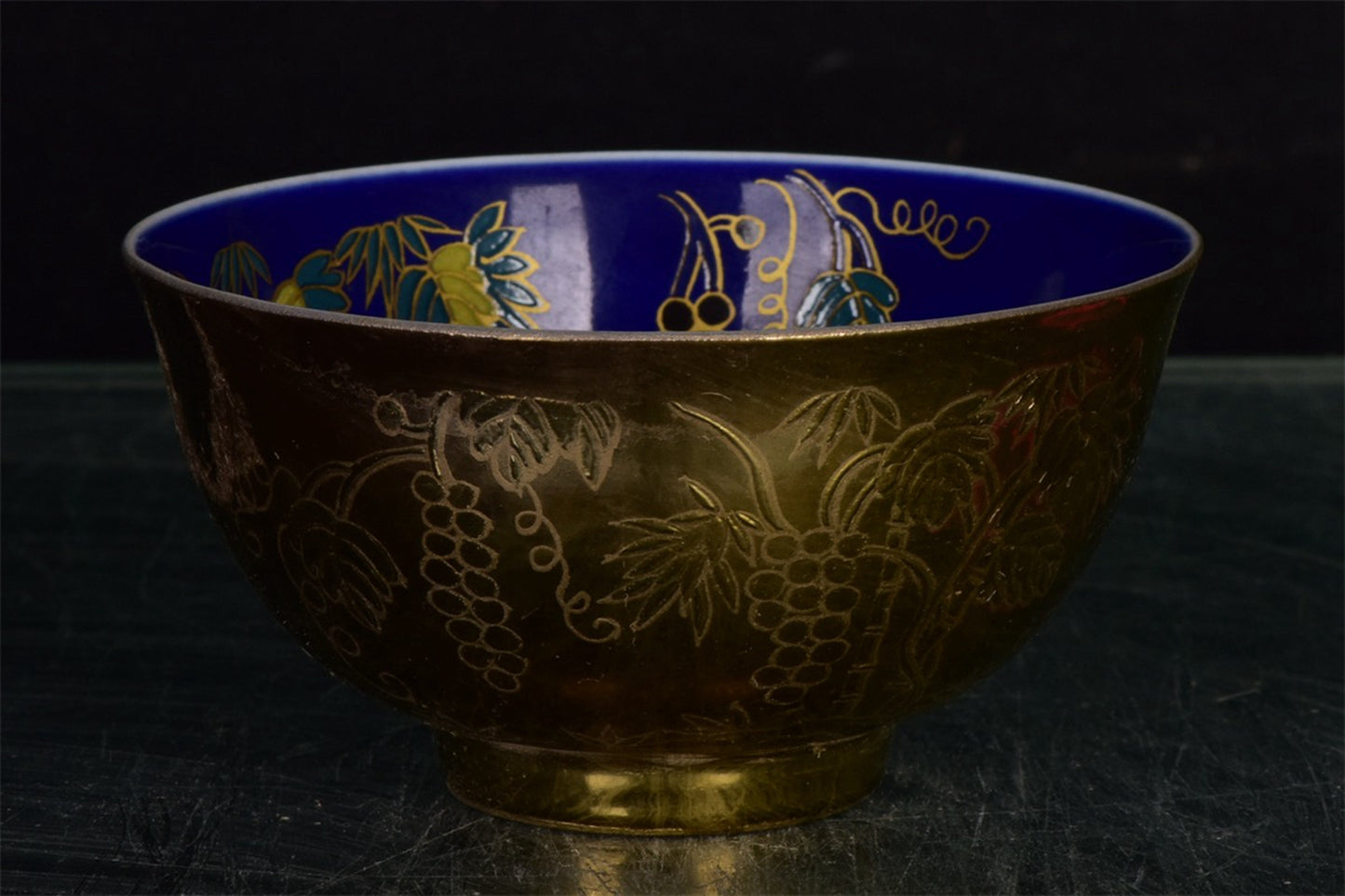 Chinese Antique Grape Pattern Cup