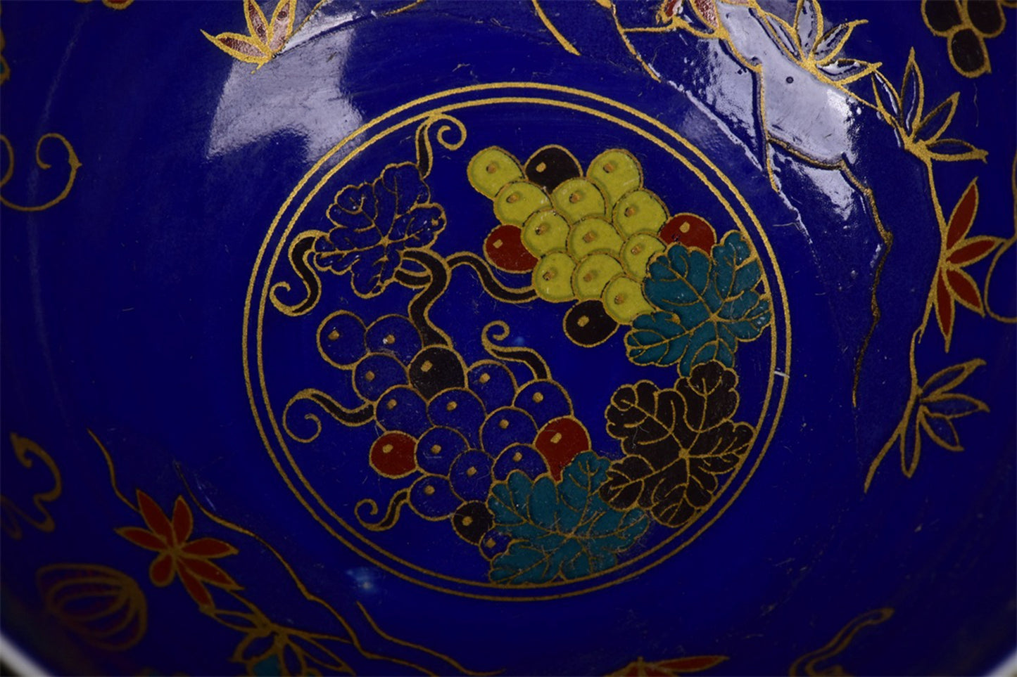Chinese Antique Grape Pattern Cup