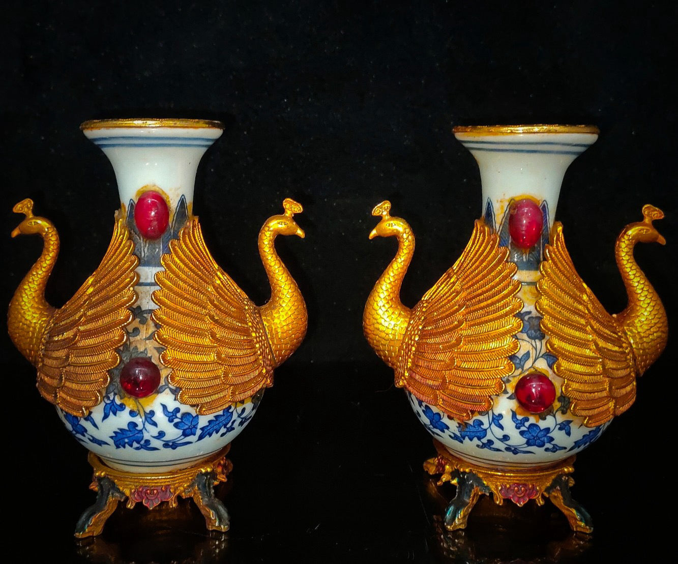 A pair of Chinese antique porcelain vases