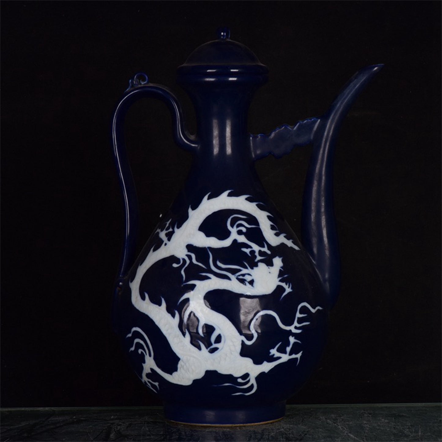 Chinese Antique Blue Leaving White Dragon Pattern Pear shaped Pot