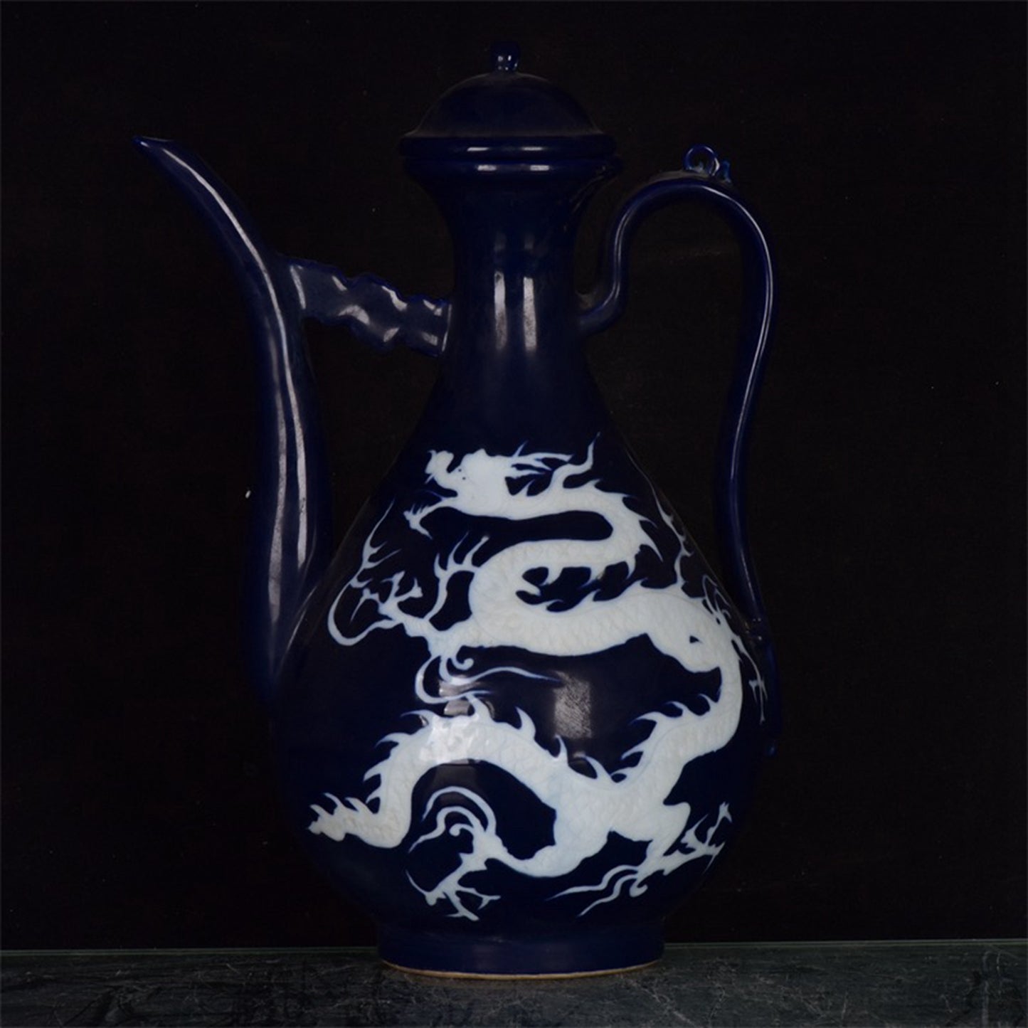 Chinese Antique Blue Leaving White Dragon Pattern Pear shaped Pot