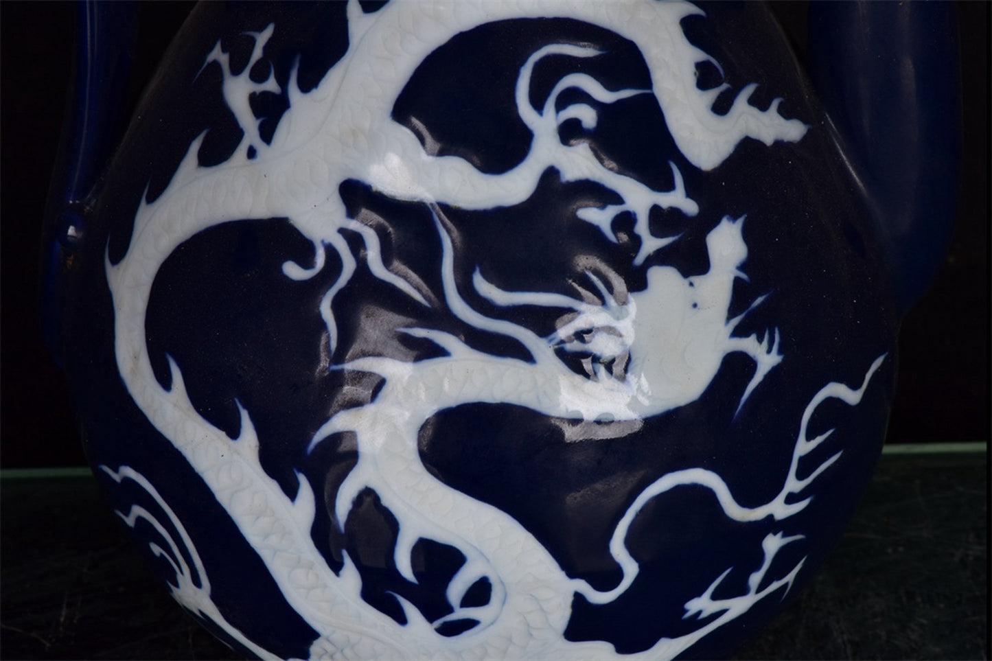 Chinese Antique Blue Leaving White Dragon Pattern Pear shaped Pot