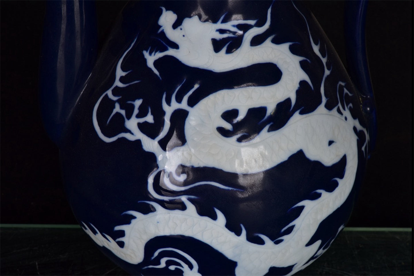 Chinese Antique Blue Leaving White Dragon Pattern Pear shaped Pot