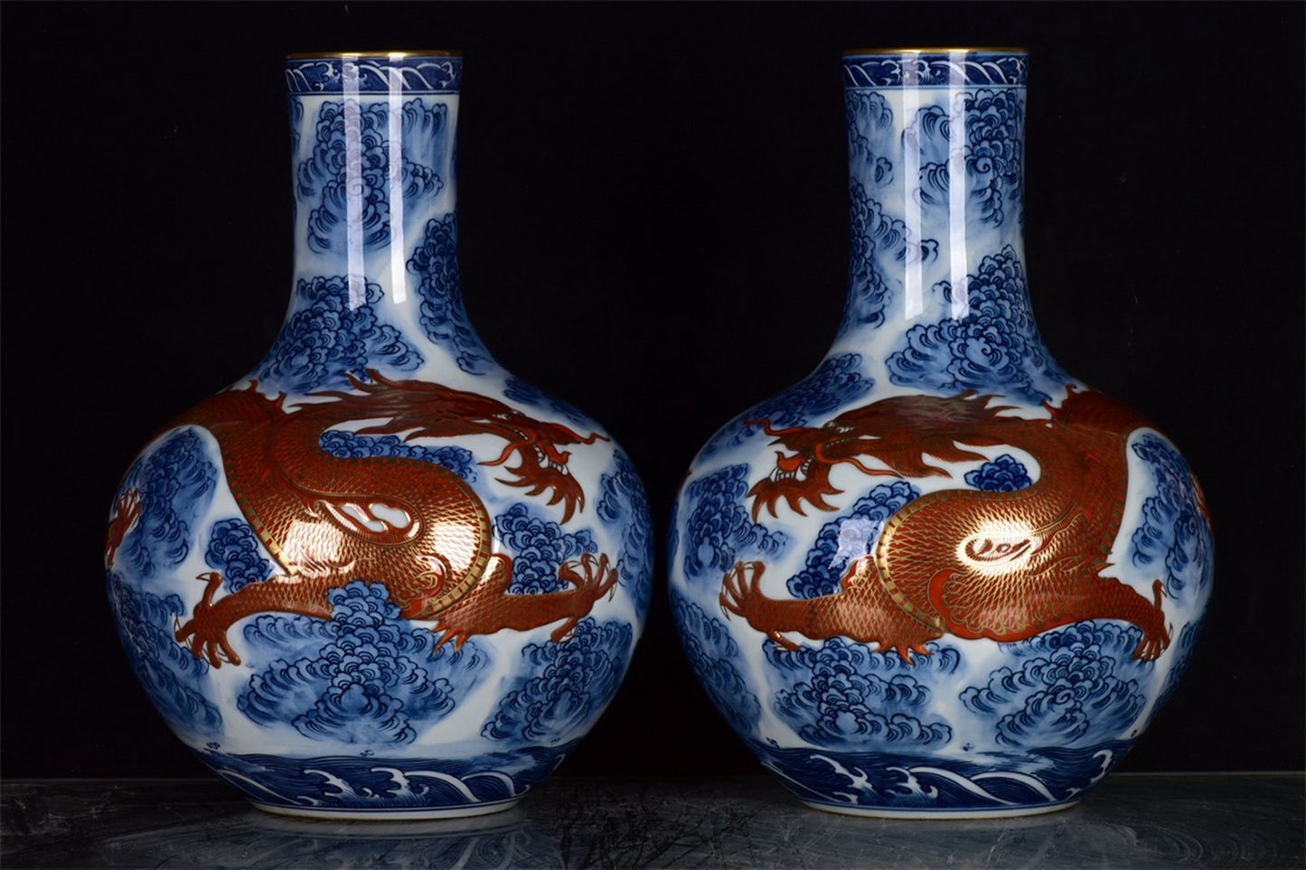 Chinese antique blue and white glazed red gold-plated auspicious cloud dragon patterned celestial sphere vase