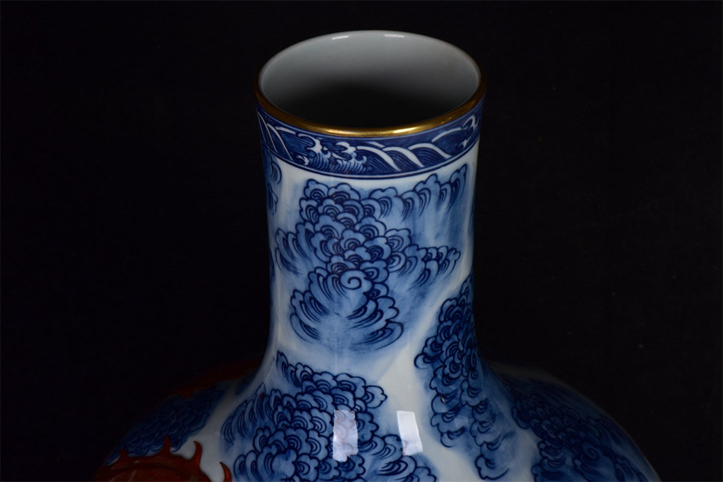 Chinese antique blue and white glazed red gold-plated auspicious cloud dragon patterned celestial sphere vase