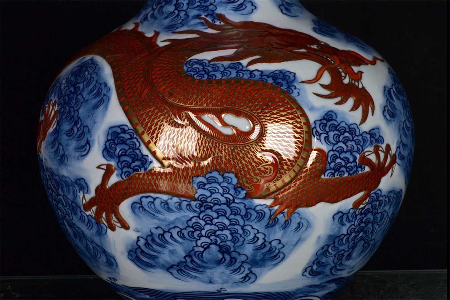 Chinese antique blue and white glazed red gold-plated auspicious cloud dragon patterned celestial sphere vase