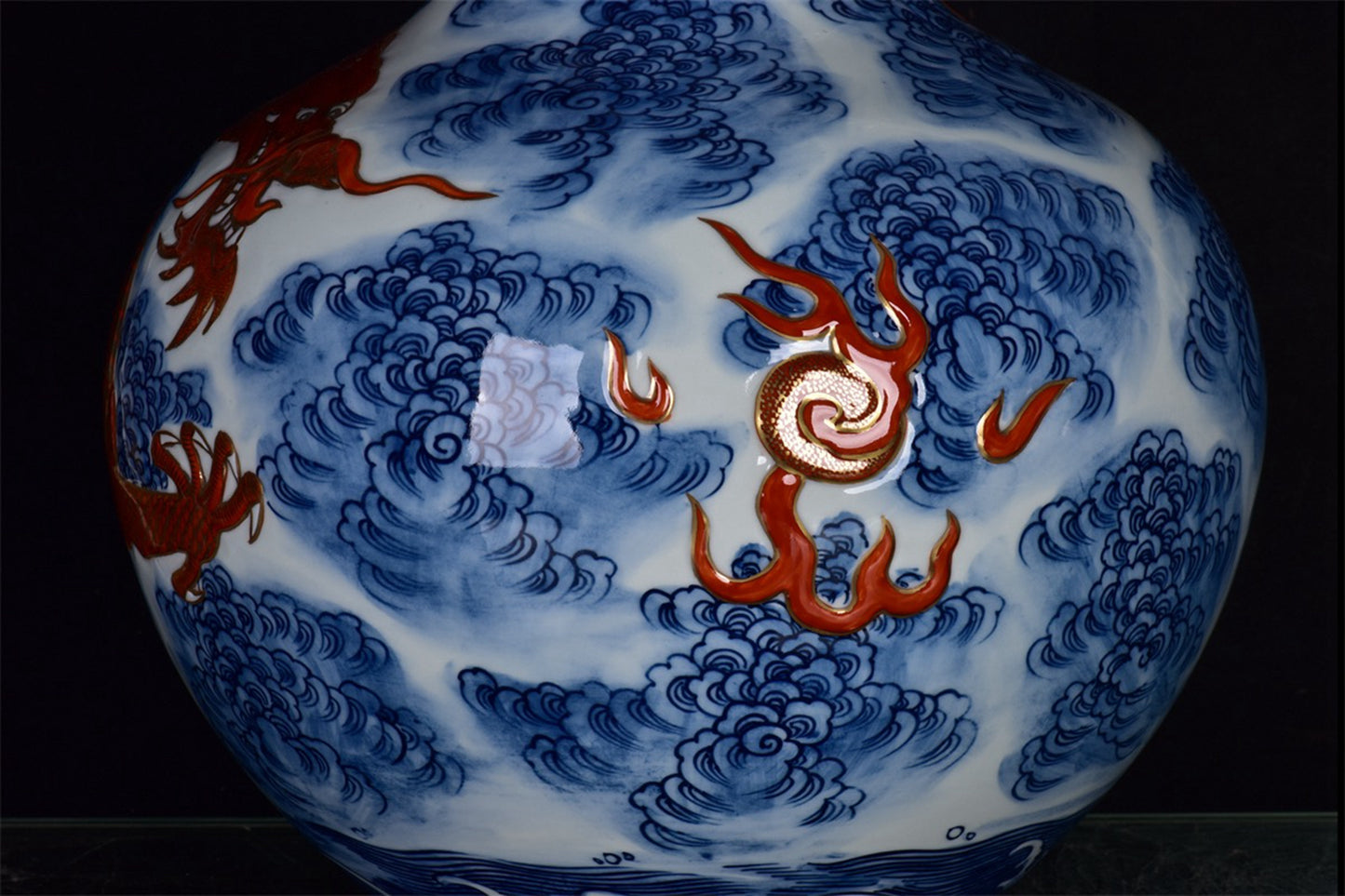 Chinese antique blue and white glazed red gold-plated auspicious cloud dragon patterned celestial sphere vase