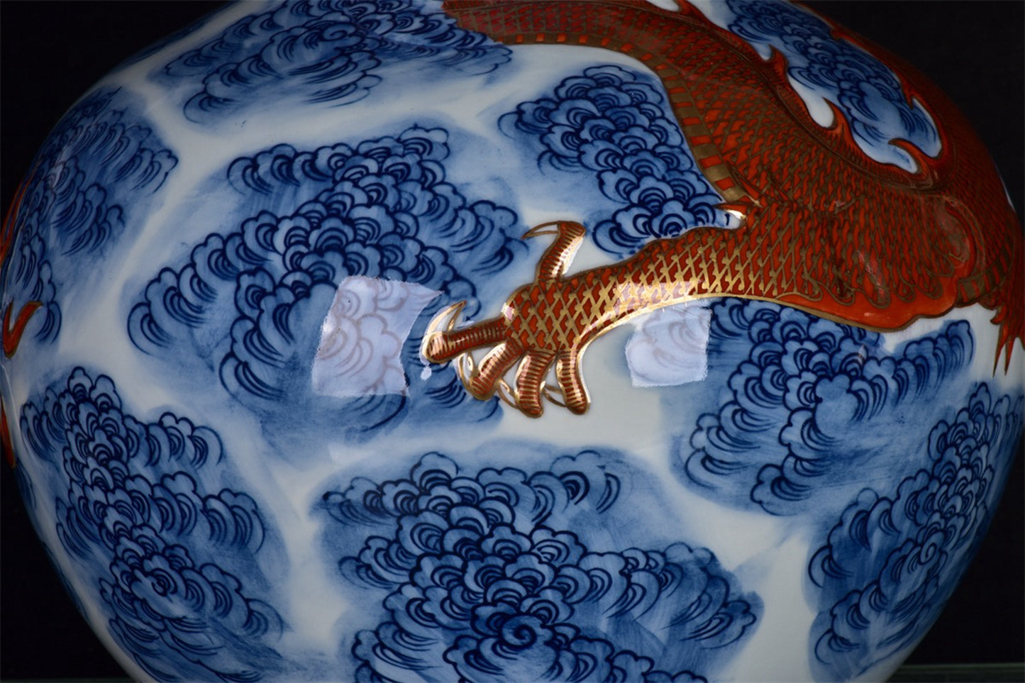 Chinese antique blue and white glazed red gold-plated auspicious cloud dragon patterned celestial sphere vase