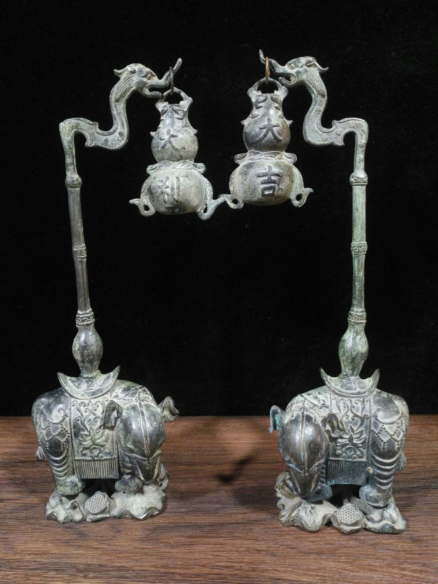 A pair of Chinese antique pure copper "Great Lucky Italy"