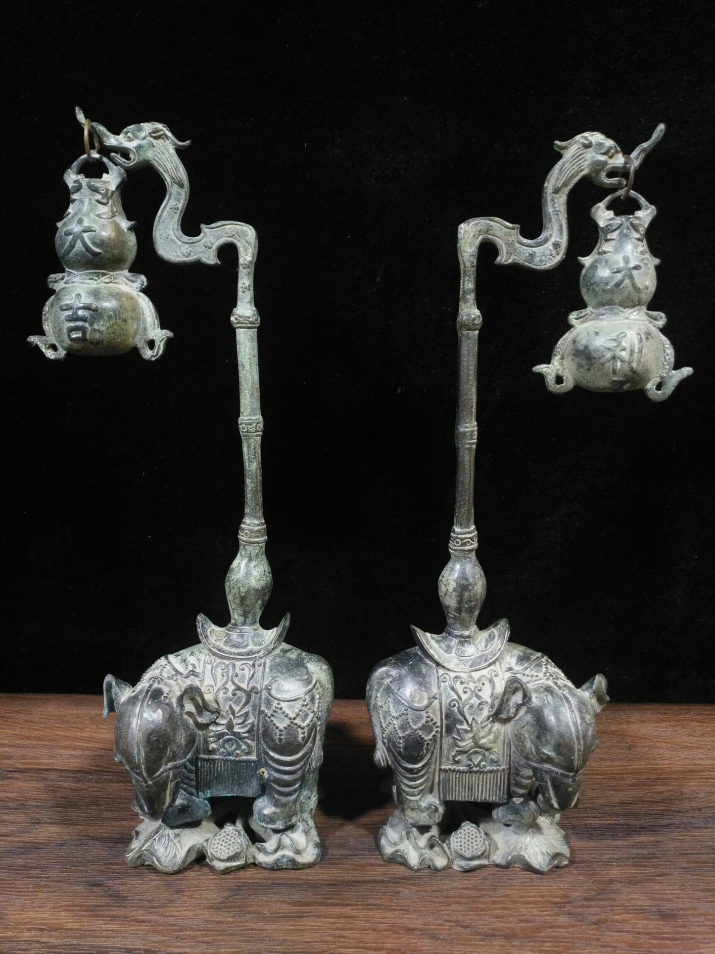 A pair of Chinese antique pure copper "Great Lucky Italy"