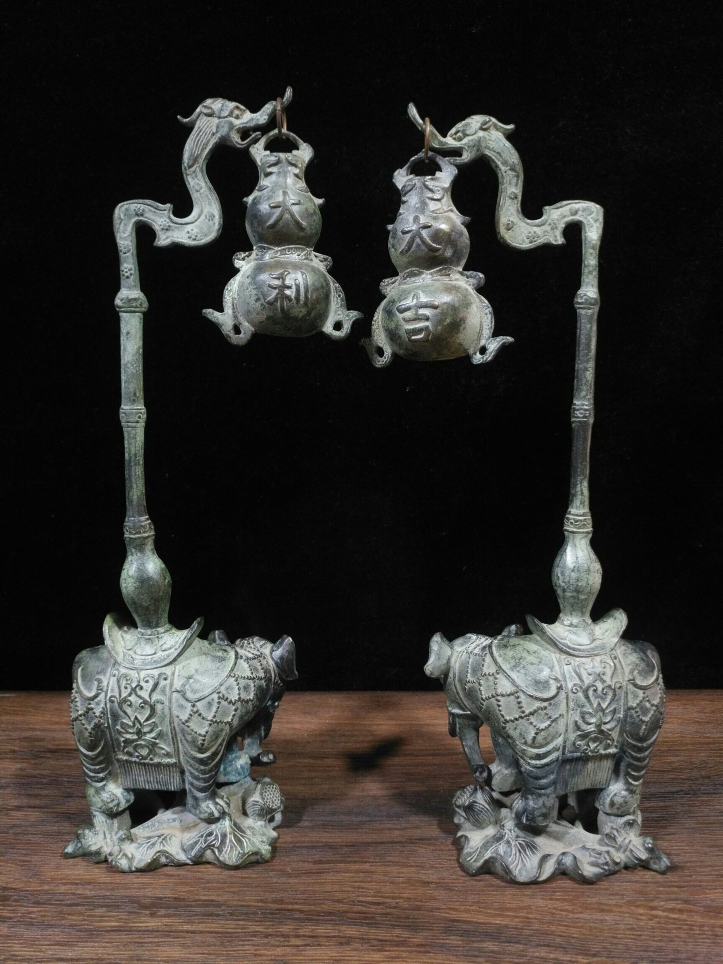 A pair of Chinese antique pure copper "Great Lucky Italy"