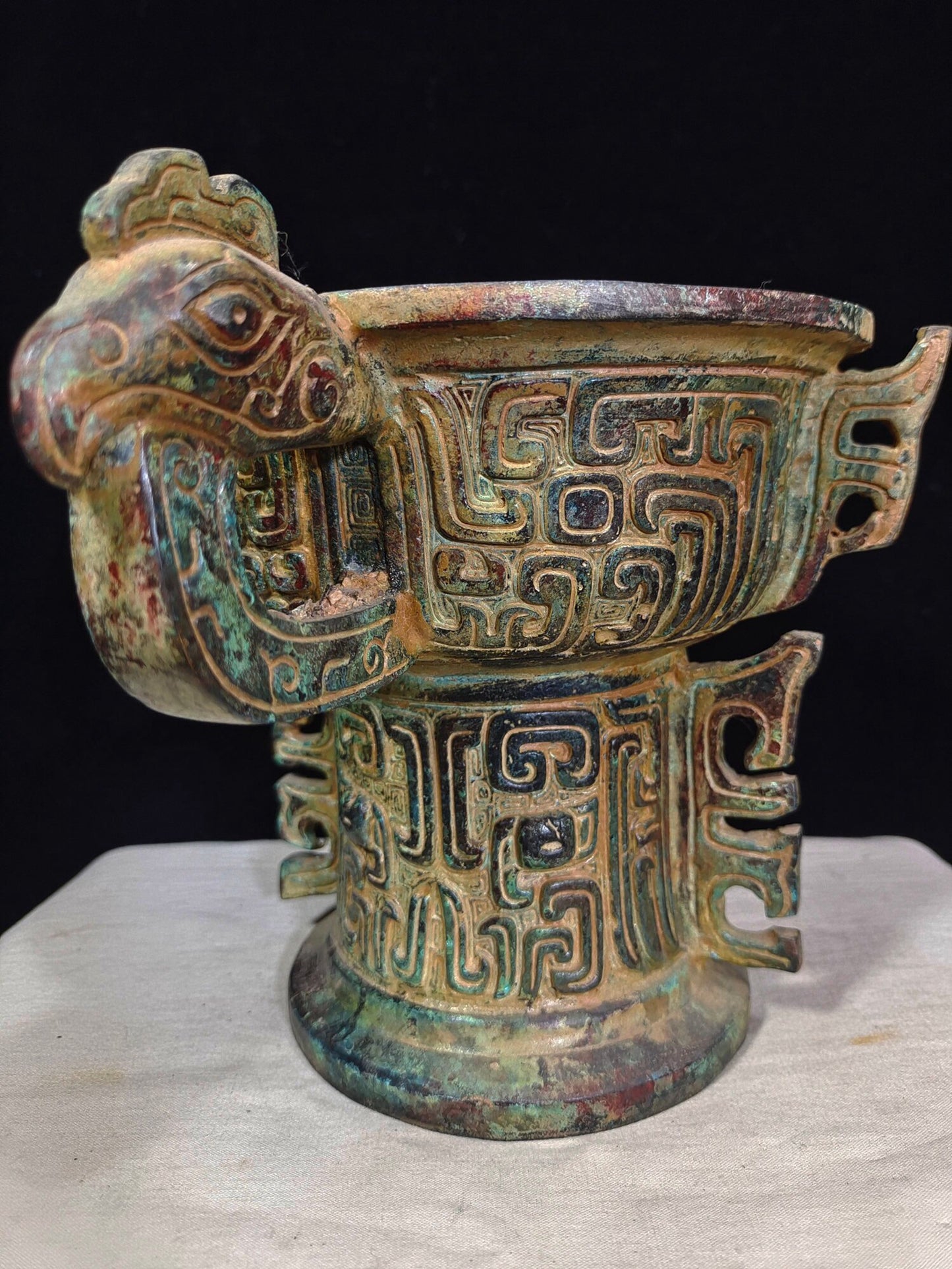 Chinese antique bronze "The First Gui of the Wind Bird in the Wind"