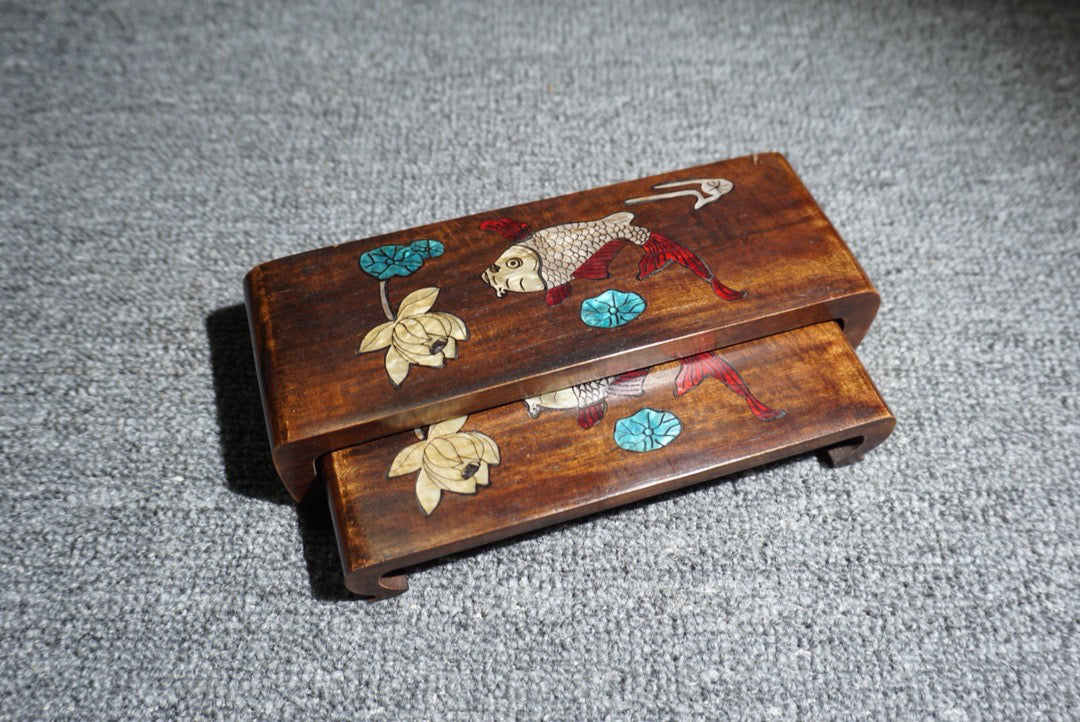 Chinese antique rosewood inlaid shells have been available for over a year as a complete set of grinding machines